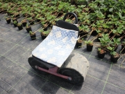 車付きの椅子で移動しながら作業