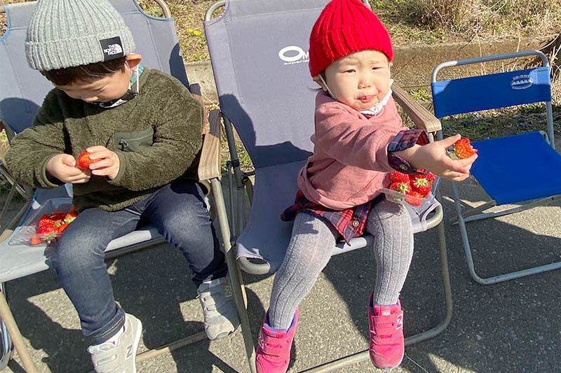 帽子が苺みたいでかわいいね