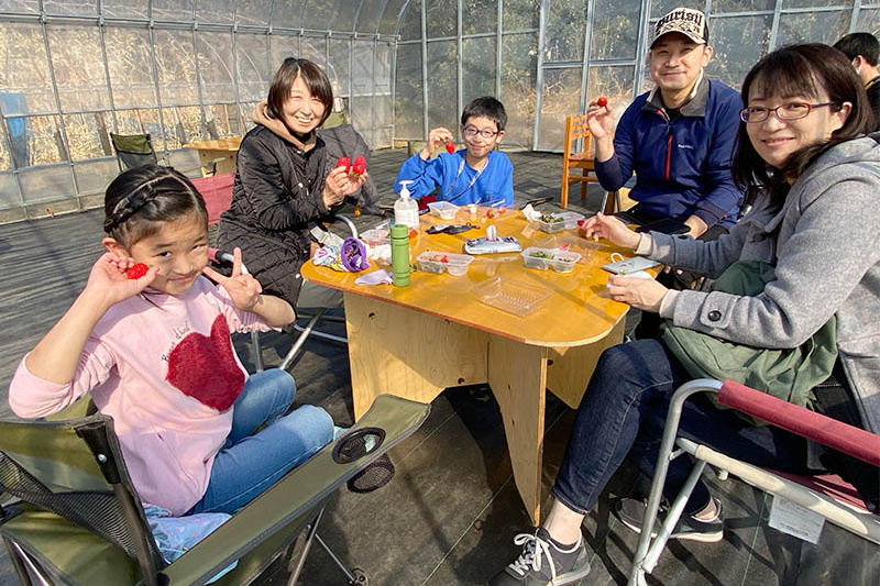 胸のハートが苺みたいだね